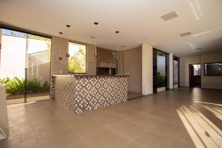 Casa de condomínio para alugar com 1000m², 5 quartos e 6 vagasChurrasqueira