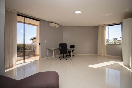 Casa de condomínio para alugar com 1000m², 5 quartos e 6 vagasSuíte 3