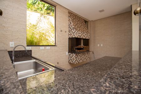 Casa de condomínio para alugar com 1000m², 5 quartos e 6 vagasChurrasqueira