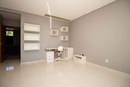 Casa de condomínio para alugar com 1000m², 5 quartos e 6 vagasSuíte 2