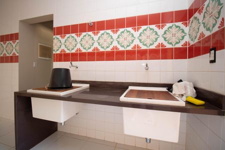 Casa de condomínio para alugar com 1000m², 5 quartos e 6 vagasÁrea de Serviço