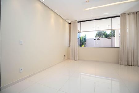 Casa de condomínio para alugar com 1000m², 5 quartos e 6 vagasSala 1