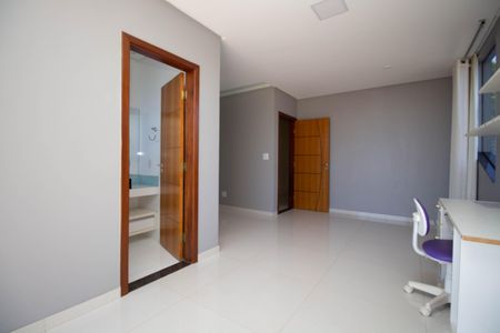 Casa de condomínio para alugar com 1000m², 5 quartos e 6 vagasSuíte 4