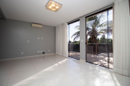 Casa de condomínio para alugar com 1000m², 5 quartos e 6 vagasSuíte 5