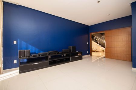 Casa de condomínio para alugar com 1000m², 5 quartos e 6 vagasSala 3