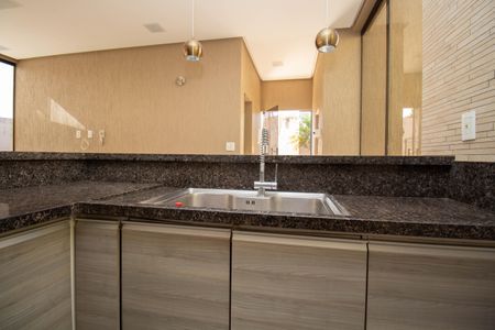 Casa de condomínio para alugar com 1000m², 5 quartos e 6 vagasChurrasqueira