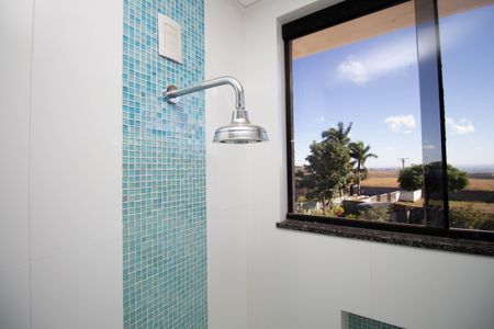 Casa de condomínio para alugar com 1000m², 5 quartos e 6 vagasBanheiro da Suíte 4