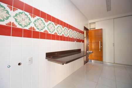 Casa de condomínio para alugar com 1000m², 5 quartos e 6 vagasÁrea de Serviço