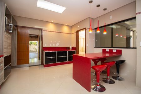 Casa de condomínio para alugar com 1000m², 5 quartos e 6 vagasCozinha