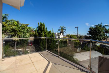 Casa de condomínio para alugar com 1000m², 5 quartos e 6 vagasSacada da Suíte 4