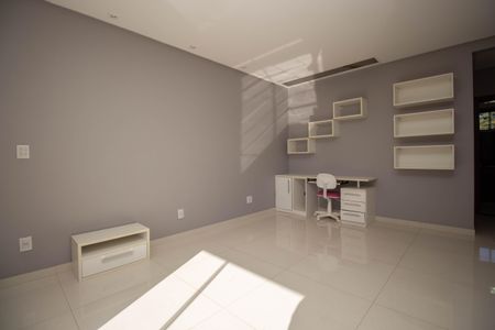 Casa de condomínio para alugar com 1000m², 5 quartos e 6 vagasSuíte 1