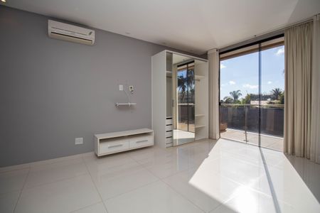 Casa de condomínio para alugar com 1000m², 5 quartos e 6 vagasSuíte 1