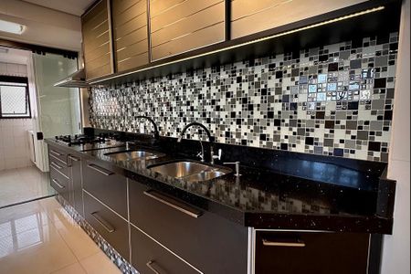 Apartamento à venda com 217m², 4 quartos e 4 vagas Apartamento à venda com 217m², 4 quartos e 4 vagasFoto 10