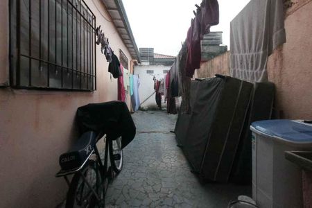 Casa para alugar com 200m², 2 quartos e 2 vagas Casa para alugar com 200m², 2 quartos e 2 vagasCorredor Lateral