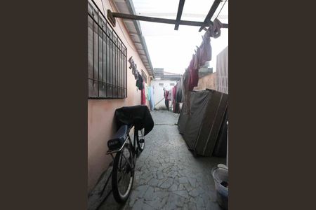 Casa para alugar com 200m², 2 quartos e 2 vagas Casa para alugar com 200m², 2 quartos e 2 vagasCorredor Lateral