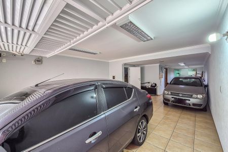 Casa à venda com 289m², 4 quartos e 5 vagas Casa à venda com 289m², 4 quartos e 5 vagasGaragem