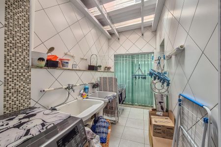 Casa à venda com 289m², 4 quartos e 5 vagas Casa à venda com 289m², 4 quartos e 5 vagasÁrea de Serviço