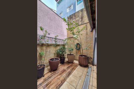 Casa à venda com 289m², 4 quartos e 5 vagas Casa à venda com 289m², 4 quartos e 5 vagasJardim