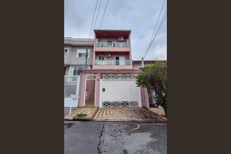 Casa à venda com 289m², 4 quartos e 5 vagas Casa à venda com 289m², 4 quartos e 5 vagasFachada