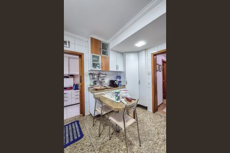 Casa à venda com 289m², 4 quartos e 5 vagas Casa à venda com 289m², 4 quartos e 5 vagasCozinha