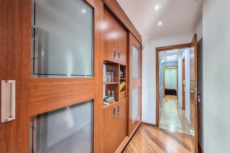 Casa à venda com 289m², 4 quartos e 5 vagas Casa à venda com 289m², 4 quartos e 5 vagasQuarto 3 - Suíte