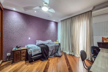 Casa à venda com 289m², 4 quartos e 5 vagas Casa à venda com 289m², 4 quartos e 5 vagasQuarto 3 - Suíte