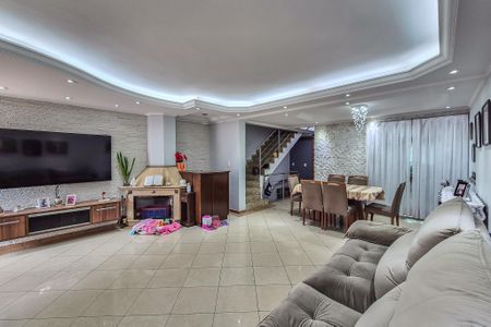 Casa à venda com 289m², 4 quartos e 5 vagas Casa à venda com 289m², 4 quartos e 5 vagasSala