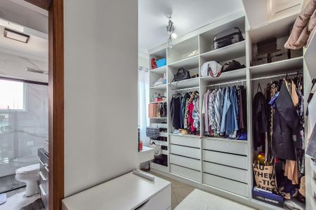 Casa à venda com 289m², 4 quartos e 5 vagas Casa à venda com 289m², 4 quartos e 5 vagasCloset da suíte 4