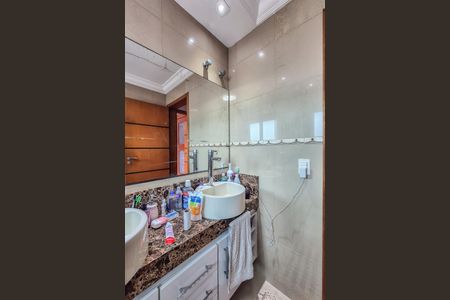 Casa à venda com 289m², 4 quartos e 5 vagas Casa à venda com 289m², 4 quartos e 5 vagasBanheiro da Suíte 3