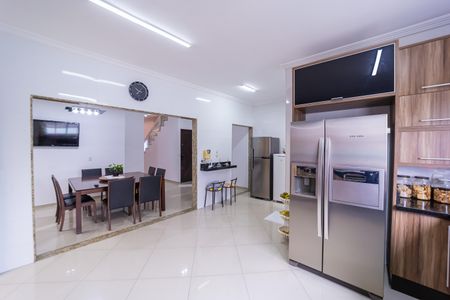 Casa à venda com 350m², 4 quartos e 6 vagasCozinha