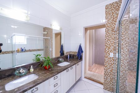 Casa à venda com 350m², 4 quartos e 6 vagasBanheiro Suíte 1 