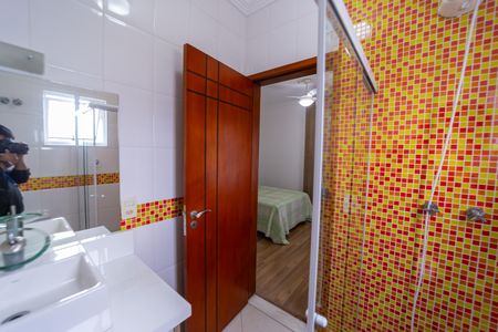 Casa à venda com 350m², 4 quartos e 6 vagasBanheiro Suíte 2