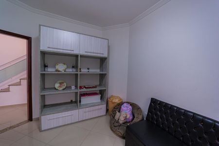 Casa à venda com 350m², 4 quartos e 6 vagasEscritório