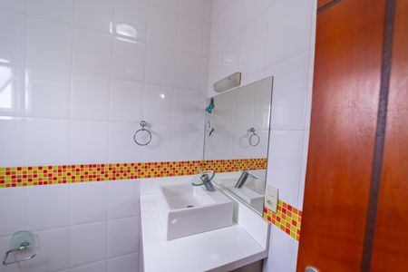 Casa à venda com 350m², 4 quartos e 6 vagasBanheiro Suíte 2