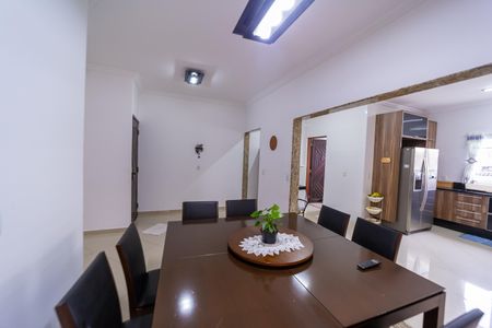 Casa à venda com 350m², 4 quartos e 6 vagasSala de Jantar