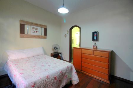 Casa à venda com 273m², 3 quartos e 4 vagasSuite