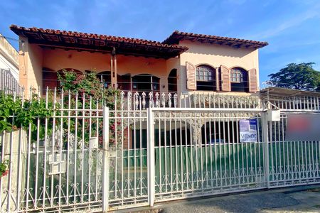 Casa à venda com 273m², 3 quartos e 4 vagasFachada