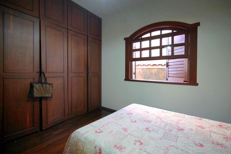 Casa à venda com 273m², 3 quartos e 4 vagasSuite