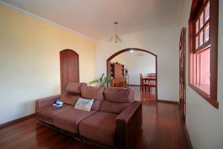 Casa à venda com 273m², 3 quartos e 4 vagasSala