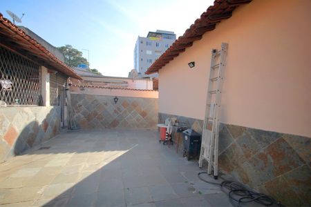 Casa à venda com 273m², 3 quartos e 4 vagasQuintal