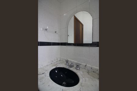 Casa à venda com 362m², 3 quartos e 3 vagasBanheiro da Suíte 2