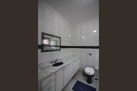 Casa à venda com 362m², 3 quartos e 3 vagasBanheiro da Suíte 1