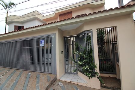Casa à venda com 362m², 3 quartos e 3 vagasFachada e Placa