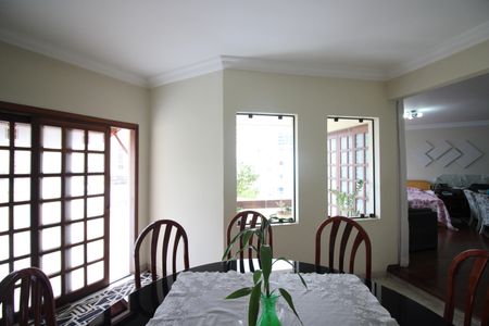 Casa à venda com 362m², 3 quartos e 3 vagasSala