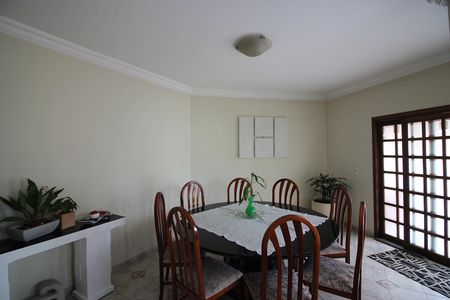 Casa à venda com 362m², 3 quartos e 3 vagasSala