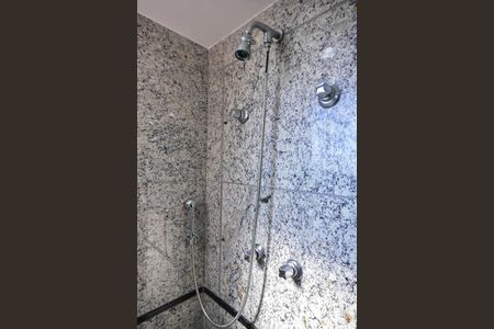 Apartamento à venda com 228m², 4 quartos e 4 vagasBanheiro Suíte 2