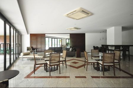 Apartamento à venda com 228m², 4 quartos e 4 vagasÁrea comum