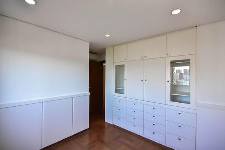 Apartamento à venda com 228m², 4 quartos e 4 vagasSuíte 2