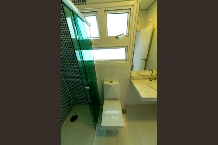 Casa de condomínio para alugar com 550m², 6 quartos e 6 vagas Casa de condomínio para alugar com 550m², 6 quartos e 6 vagasBanheiro da Suíte 4