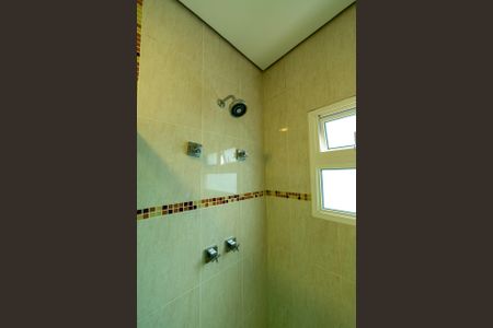 Casa de condomínio para alugar com 550m², 6 quartos e 6 vagas Casa de condomínio para alugar com 550m², 6 quartos e 6 vagasBanheiro da Suíte 2